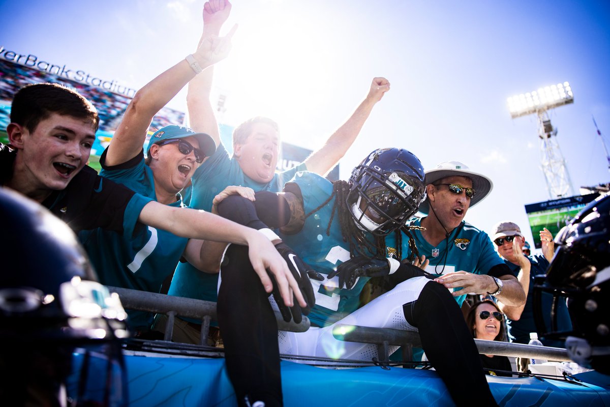 Back in The Bank with the best fans in the league 🔒

#SFvsJAX | #DUUUVAL