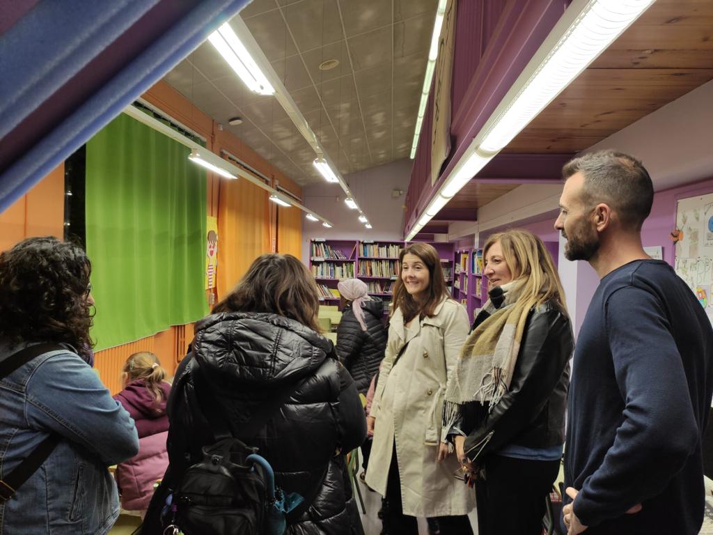 Comença el Bibliobarri a la biblioteca de l’escola Príncep de Viana.

El centre ofereix la seva biblioteca a la comunitat, perquè sigui un nou espai a gaudir pels infants i les famílies.

Informa't 👉🏻bit.ly/3SxIfKw
