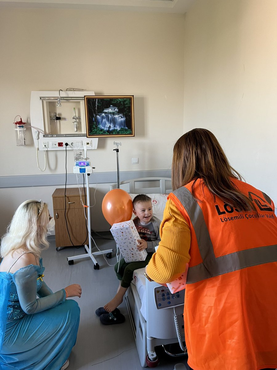 2-8 Kasım Lösemili Çocuklar Haftamız kutlu olsun.
Çocukların sonsuz tebessümü için
#BizKazanacağızLÖSEV
<a href="/losev1998/">LÖSEV</a>  
🧡🌅