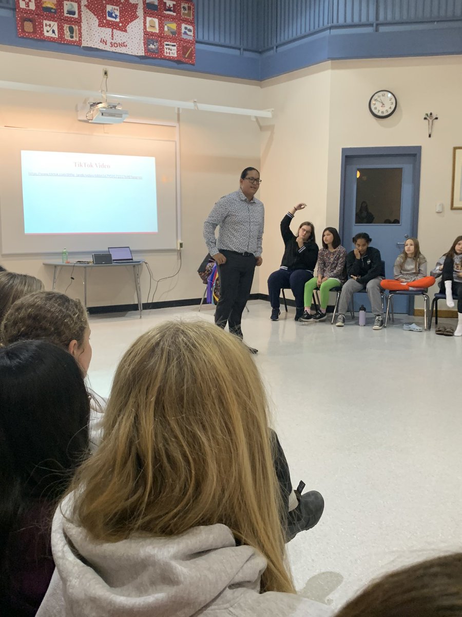 TanisLattanzio's tweet image. Today we are very blessed to welcome Theland Kicknosway to our school. Started the day with the grade 7/8’s learning about some Indigenous customs and teachings. #BlessedBeyondBelief @alcdsb @alcdsb_mart