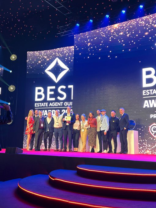 Best National Sales and Lettings Agents 😍  HUGE congratulations to all of ewe 🐑 @ewemove 🏆🏆  #eweareamazing<a href="/tag/eweareamazing"class="tags"><span>#eweareamazing</span></a><a href="/tag/welovesupportingewe"class="tags"><span>#welovesupportingewe</span></a>