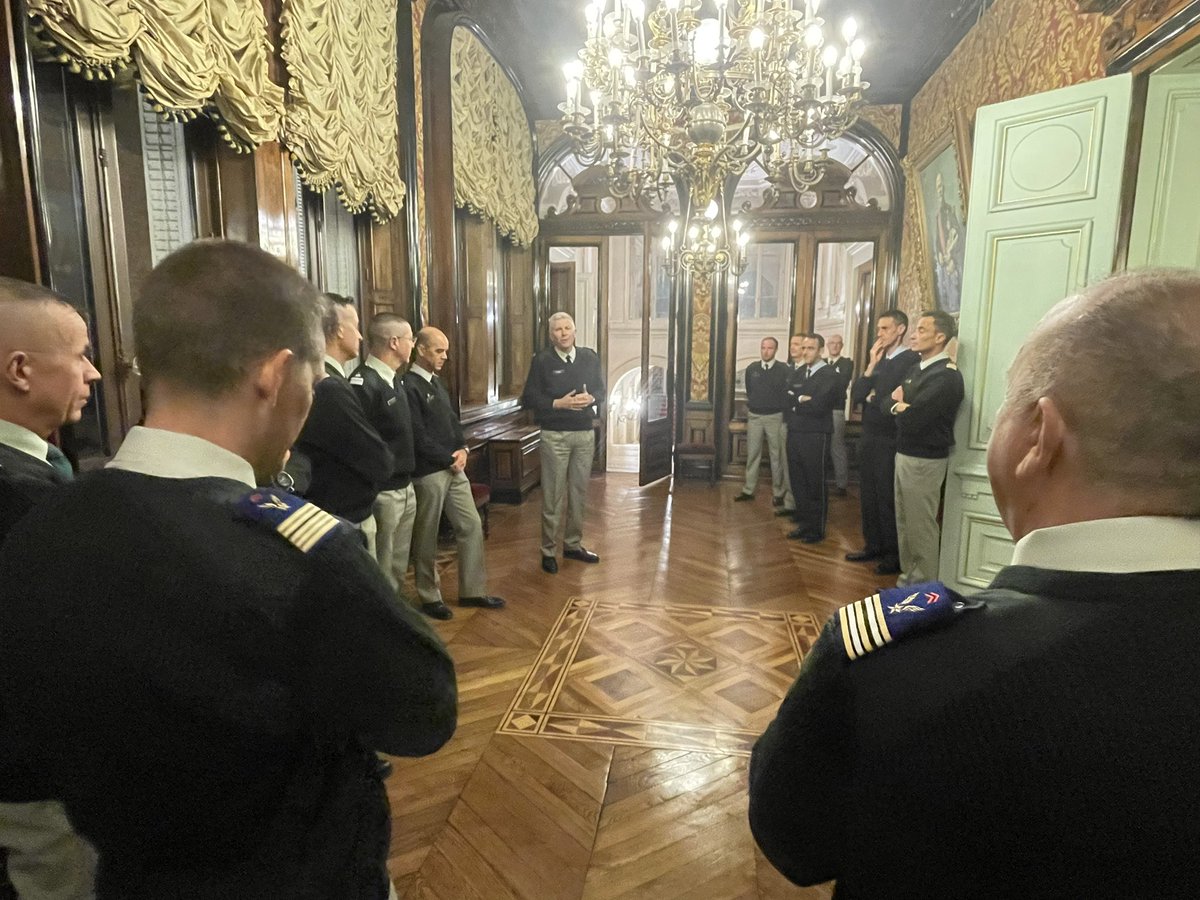 Rencontre entre les chefs de corps de la zone #DefenseSudEst et le GCA Denis Mistral officier général de zone de défense. Échanges sur le rôle de facilitateur auprès des unités de l’<a href="/armeedeterre/">Armée de Terre</a> pour la préparation des missions futures.