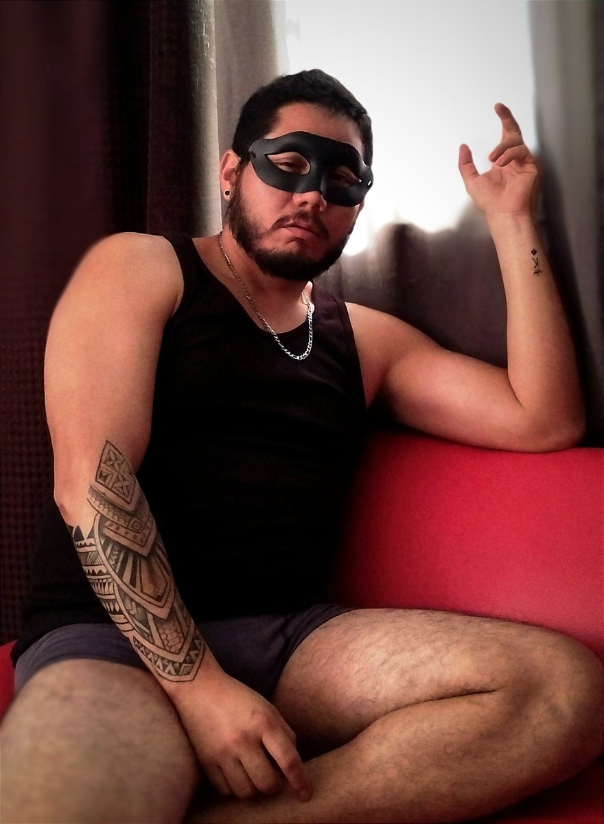 JoshBuher's tweet photo. Llevo dos meses tratando de construir un cuerpo para que disfruten en las fotos, espero ya se note más dentro de otros dos meses.

#FelizMartesATodos #TuesdayMotivaton #onlyfans #onlyfansmodel #gymmotivation #FitnessModel #contentcreators #adult https://t.co/c47GliQJHt