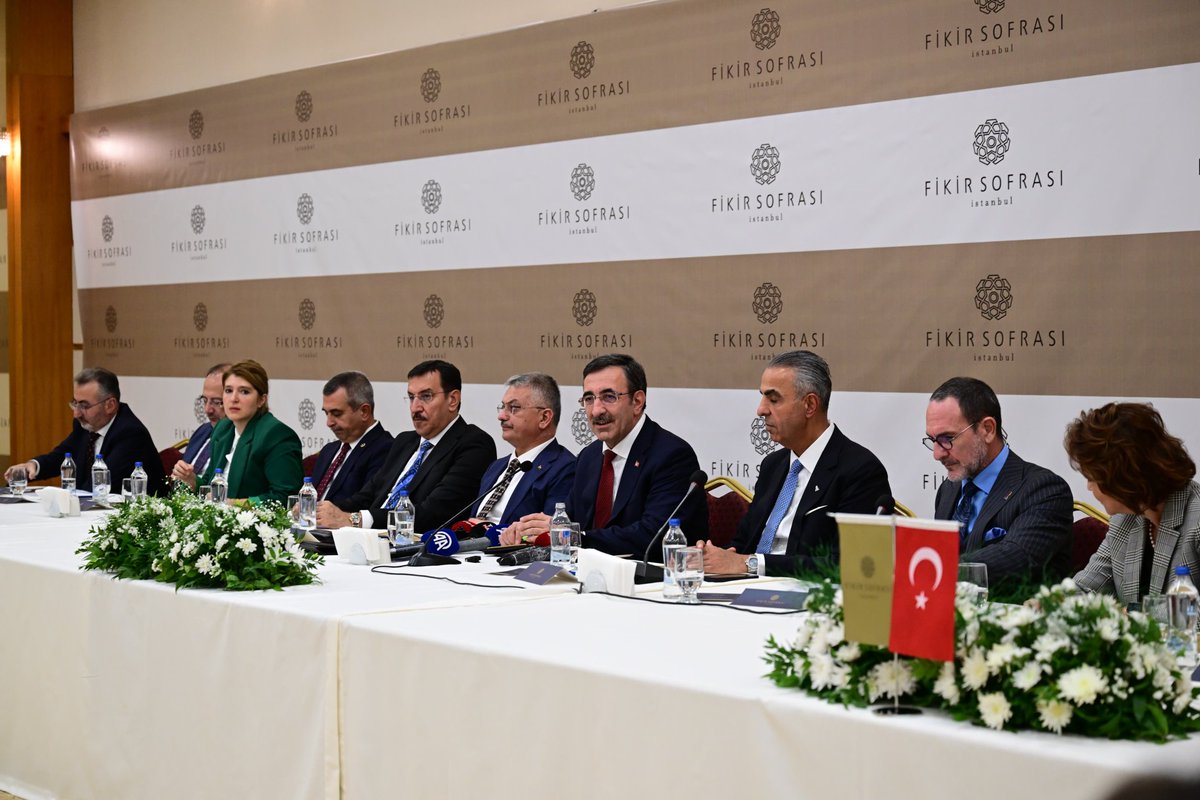 mehmetcinar44's tweet photo. Cumhurbaşkanı Yardımcısı Sn. @_cevdetyilmaz‘ın katılımlarıyla İş Dünyası ile buluşma gerçekleştirdik. 

Kadim şehrimiz Malatya’mızı yeniden ayağa kaldıracak öncelikli ihtiyaçlarımızı belirleyerek yürüttüğ��müz çalışmaların ilerleyişi ve atılacak yeni adımlara ilişkin istişarelerde bulunduk.