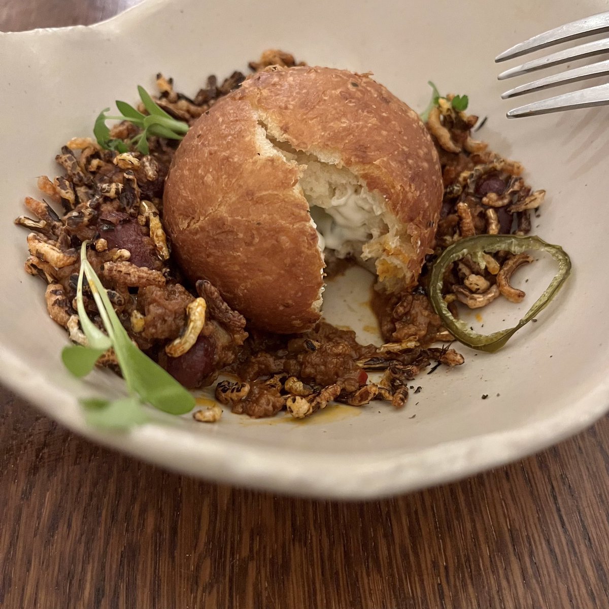 Mister_Lloyd_29's tweet photo. Venison Doughnut , chilli con carne , puffed wild rice , sour cream @thebailiwickfreehouse #foodie #foodphotography #windsorgreatpark #foodpics #foodlover #eatgameawards #greatbritishgameweek #wickroad #egham #foodtravelchat #top50gastropubs #pubsinsurrey #thebailiwickfreehouse https://t.co/9Mxp3LMaVL