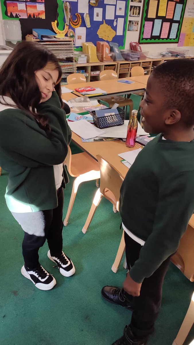Discovery_Y4's tweet photo. Birdwatching 👁️: Buzzard, Falcon and Kestrel 🦅
In English, we continued to read our core text ‘The Great Kapok Tree’ and used drama 🎭 to get into the role of the different animal characters🌳🐍 🐒🐸🦗🐆🦦 #Year4 #DPS #Talktotheanimals https://t.co/LA9aXo7HEB
