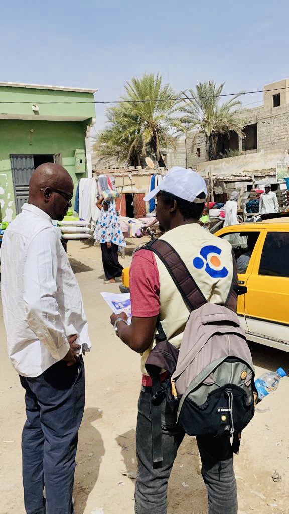 AbdallahiAmal's tweet photo. Aujourd’hui, les agents d’affiliation de la #CNASS sont descendus sur le terrain pour sensibiliser et informer les populations cibles du régime d’assurance maladie volontaire à l’importance d’adhérer à la CNASS et aux avantages qu’elles en tireront ainsi que leurs familles. 
#UE https://t.co/C1bEib4Qgk