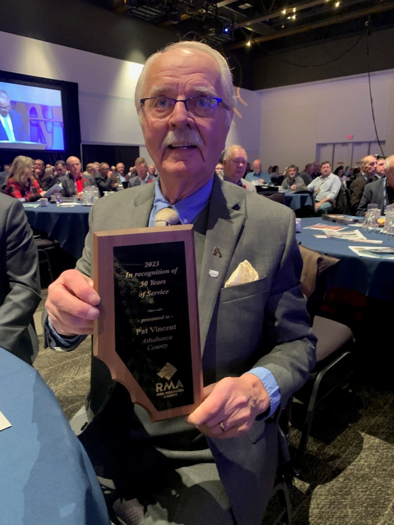 Athabasca County would like to congratulate Pat Vincent, recent Interim CAO of Athabasca County, on receiving the prestigious long service award for 50 years in municipal government at the Rural Municipalities of Alberta Convention on November 7th, 2023.
What an amazing career.