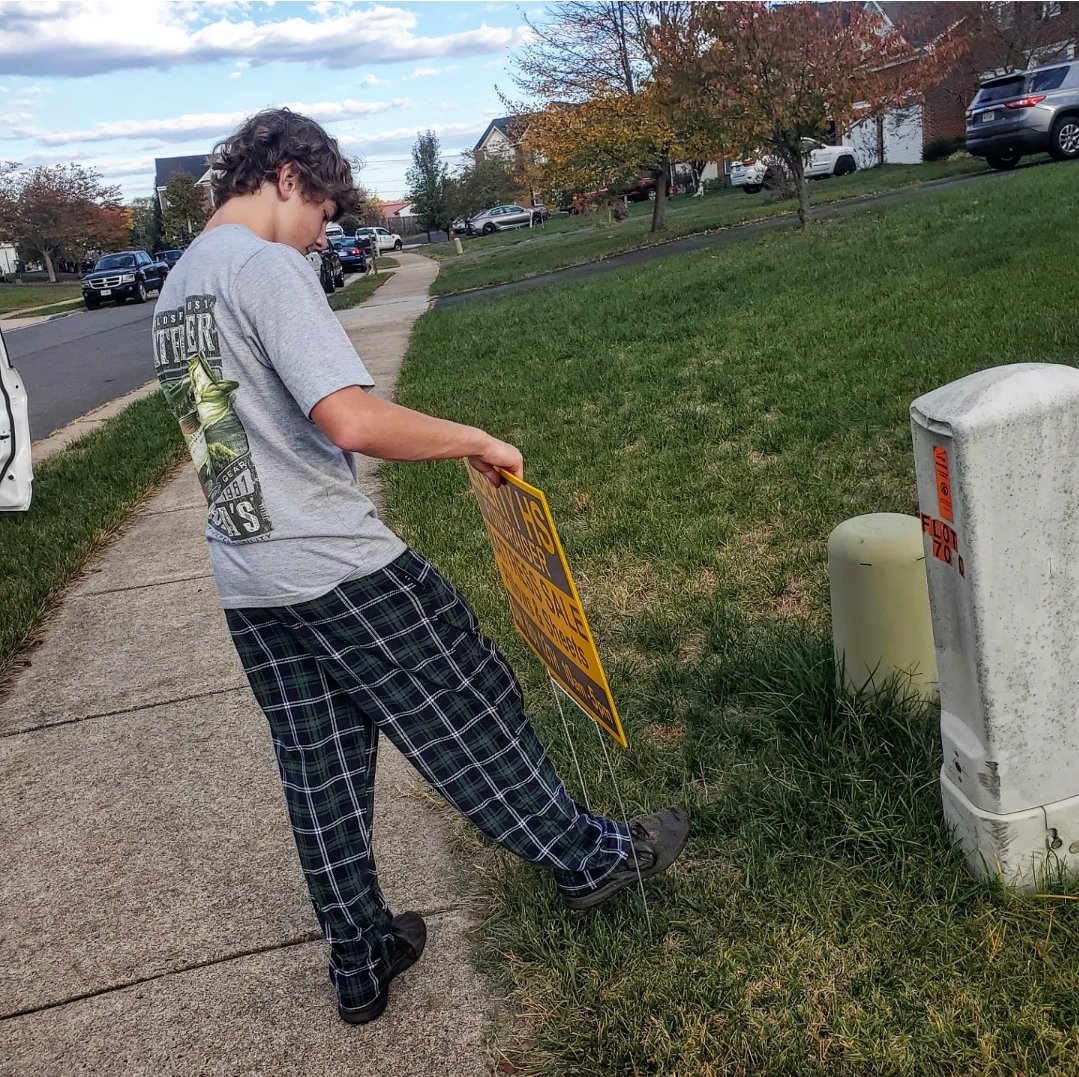 GoLHSWrestling's tweet photo. Thank you to all of these dedicated individuals who came in &amp; put in work over the last few Saturdays Hanging flyers in the neighborhood &amp; working the FYF championship Please spread the word and come support our LHS Eagles this Sunday. #LevelUp @LHSEAGLESVA https://t.co/GMJAjXja9i