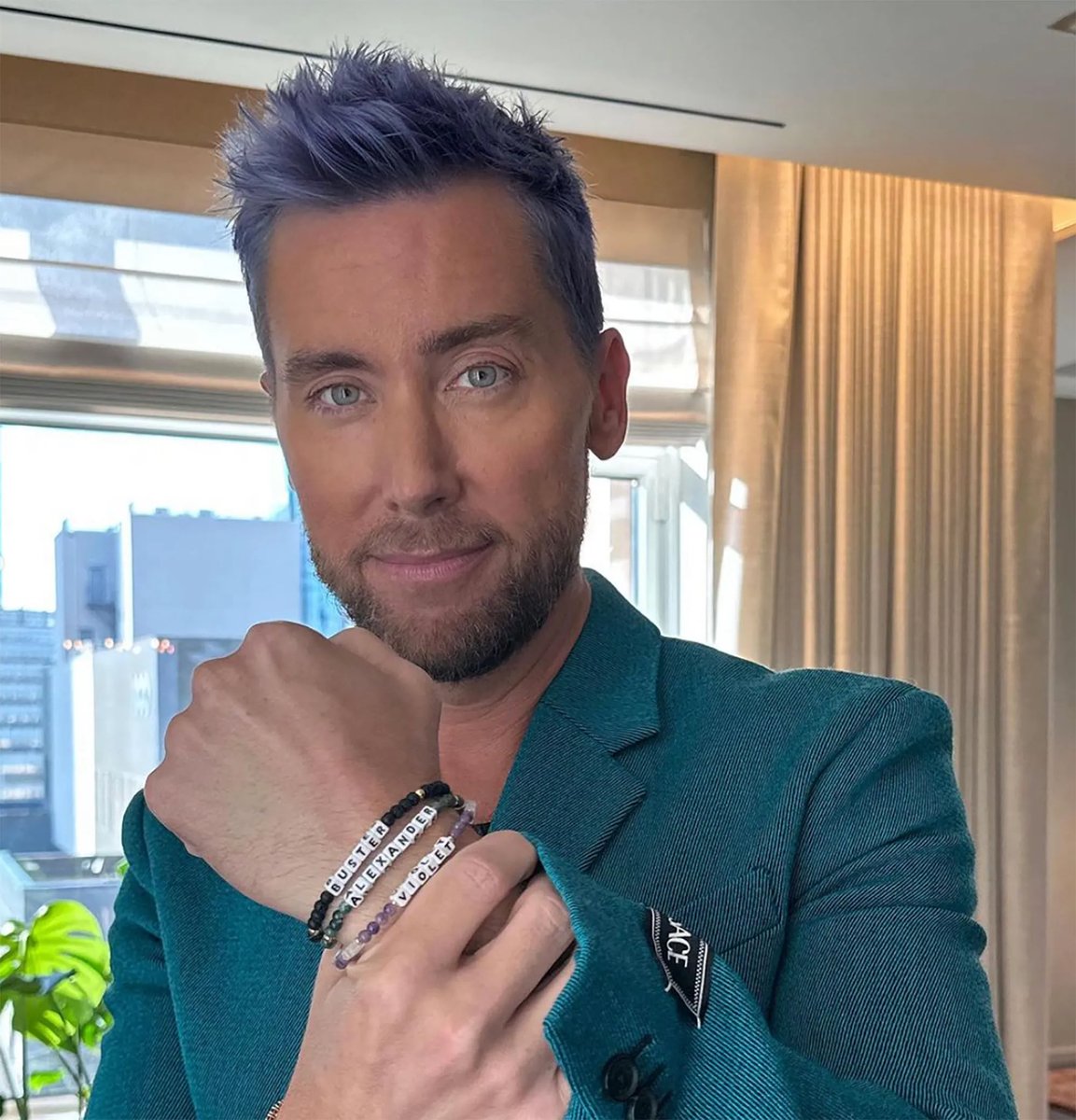 Appreciation post for Lance, because how is this man aging BACKWARDS?!? Btw this outfit is 🔥🔥#lancebass #nsync #vmas