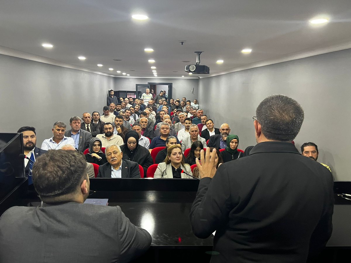 mhparnavutkoy's tweet photo. İlçe Başkanımız Temel BEDİR riyasetinde 11 Kasım’da İstanbulda yapılacak olan MHP genişletilmiş Bölge İstişare Toplantısına ilişkin çalışmalar üzerine toplantı gerçekleştirdiler.Hayırlara vesile olsun.@_MHPistanbul_ @sertel_selim @YasarKaba17 @AhmetAliAYDIN1 @Temelbedirreis https://t.co/UzsVqVmhI6