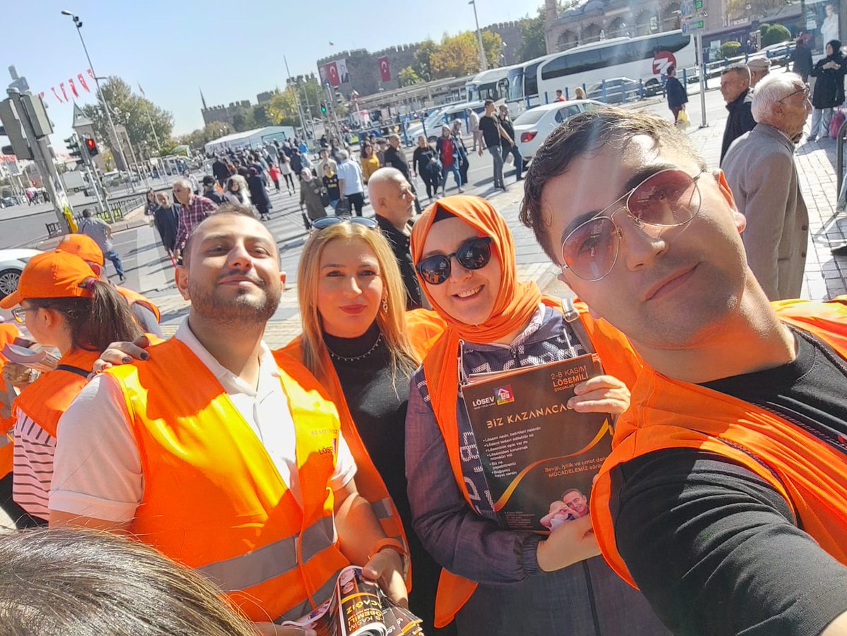 Sevgi iyilik umut dolu mücadelemiz devam ediyor #BizKazanacağızLÖSEV 
<a href="/losev1998/">LÖSEV</a>