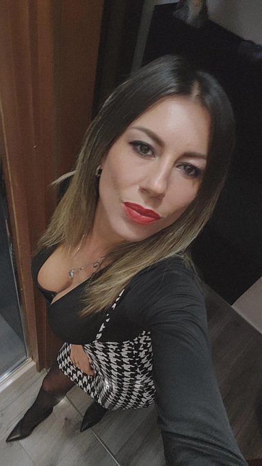 Buona serata tesorini 💋 💋 💋 https://t.co/sAuUbpBwxX