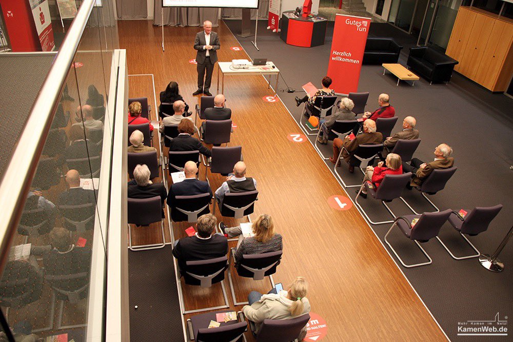 KamenWeb's tweet photo. ℹ Stiftung "Gutes Tun": Gemeinsames Brainstorming für die Projekte 2024 🔗 https://t.co/f9tsKATYTf
Alle Nachrichten unter ➡️ https://t.co/kuG2JiTeob #Kamen #KamenWeb #MarktKamen #MeinKamen #D59174 #GlückAuf #KamenLiebe #News #KreisUnna #KamenerOriginal https://t.co/rlLwo3SqFp