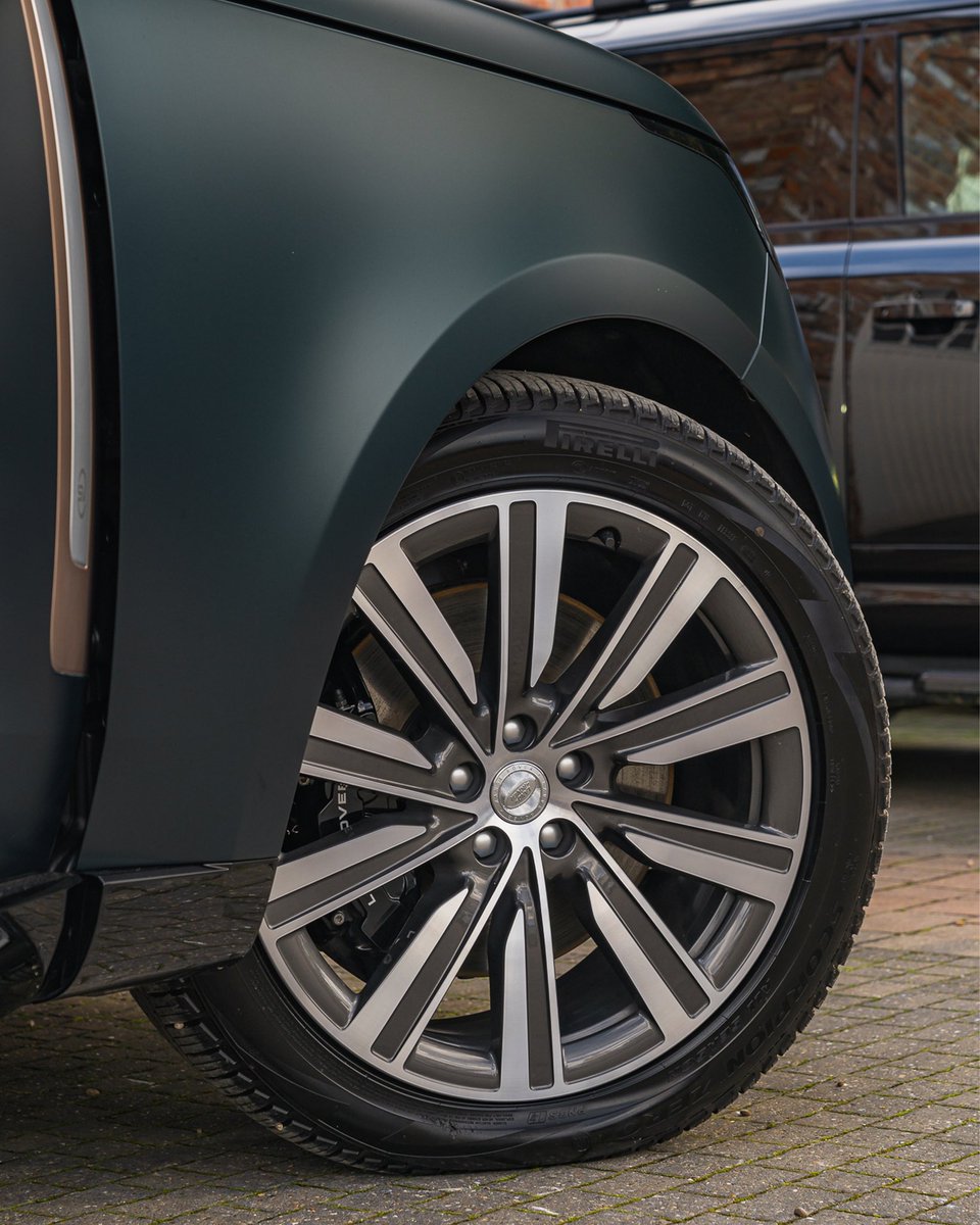 PortlandAutos's tweet image. It doesn’t get more British than this 🇬🇧 

2023/72 Range Rover P510E SV now available!

This SV has covered 5,361 miles from new and is ready to drive away today for £172,475 

Full details online , click the link in our profile! 

#rangerover #newrangerover #britishracinggreen