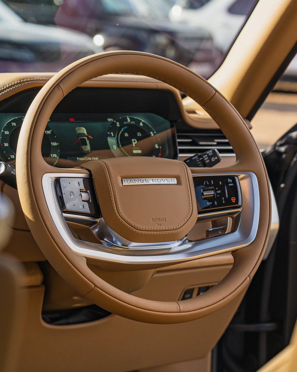 PortlandAutos's tweet image. It doesn’t get more British than this 🇬🇧 

2023/72 Range Rover P510E SV now available!

This SV has covered 5,361 miles from new and is ready to drive away today for £172,475 

Full details online , click the link in our profile! 

#rangerover #newrangerover #britishracinggreen