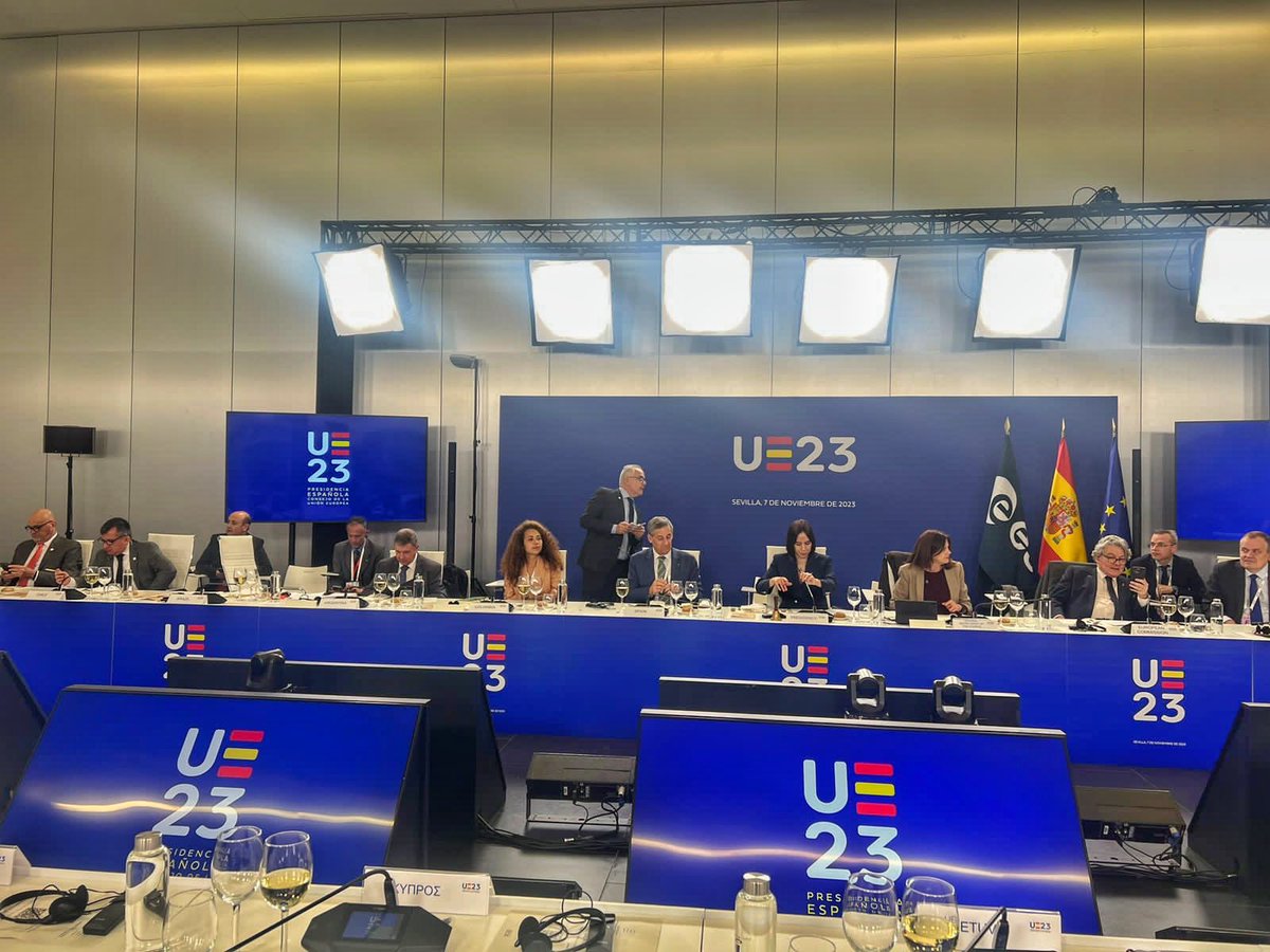 MincienciasCo's tweet image. &quot;Es clave avanzar en la cooperación científica tecnológica, en la formación y capacitación de profesionales latinoamericanos y caribeños en el campo espacial, en instituciones europeas como universidades y centros de investigación&quot;, afirmó la ministra @YeseniaOlayaR.