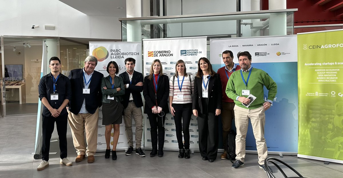 ceinnavarra's tweet photo. Ha sido una jornada de trabajo magnífica en la que nuestras startups han conocido la labor de otras empresas del sector con las que establecer cooperaciones futuras. Gracias a @elcaserio_ por poner en valor esa colaboración e innovación con @nucaps_nano que está llevando a la vanguardia a una empresa familiar. 
Gracias también a @CNTA_CIT un colaborador imprescindible. Y a nuestras startups @breadfree_es #NavarraSpirits @avir_comfort y #FruitAndFoodProducts que han participado en esta segunda edición del Ebro Valley. 

#AgenciadeDesarrolloEconómicodeLaRioja @IAF_Aragon @ParcAgrobiotech gracias y nos vemos el año que viene en la tercera edición 👋