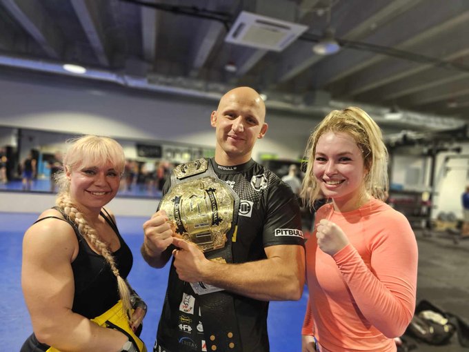 Jeden trening zrobiony. Lecimy na drugi! Daje z siebie 100% bo to mega zajawka. Czyści głowę 👊 Bliżej