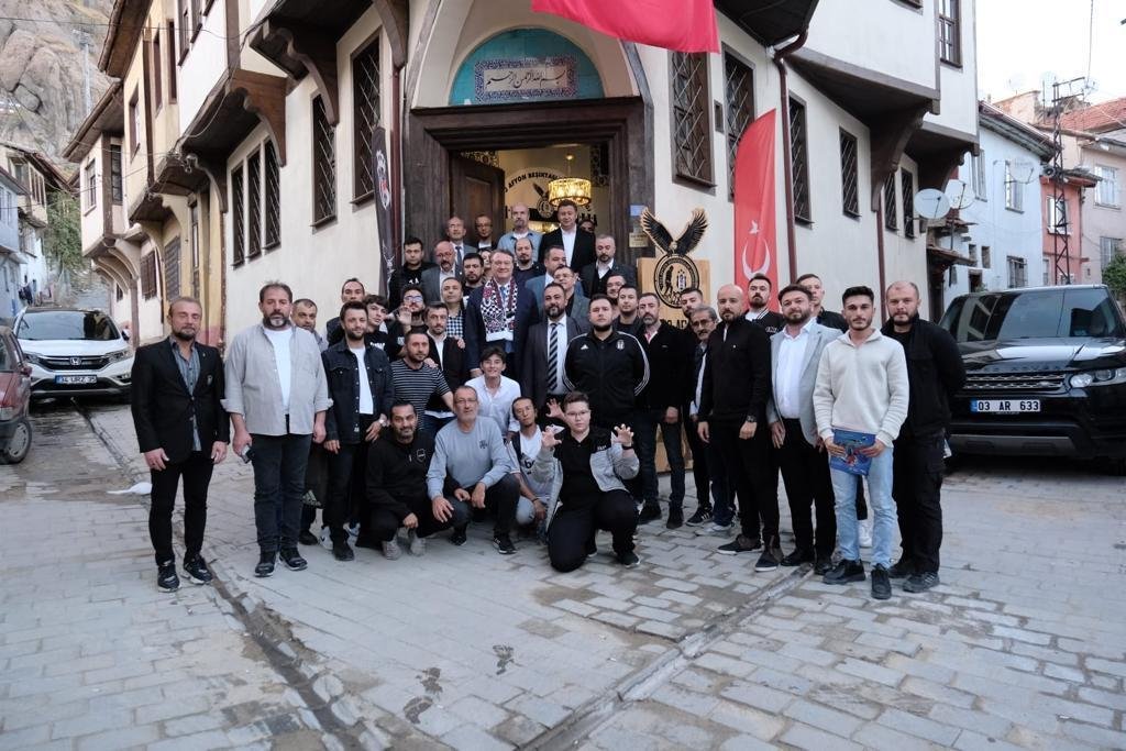 Bugün, 1903 Afyon Beşiktaşlılar Derneğini ziyaret eden ve projeleri hakkında bizlere bilgi veren Beşiktaş JK Başkan Adayı Sn. Hasan Arat'a teşekkür eder, başarılar dileriz. 

çArşı Afyon 🦅