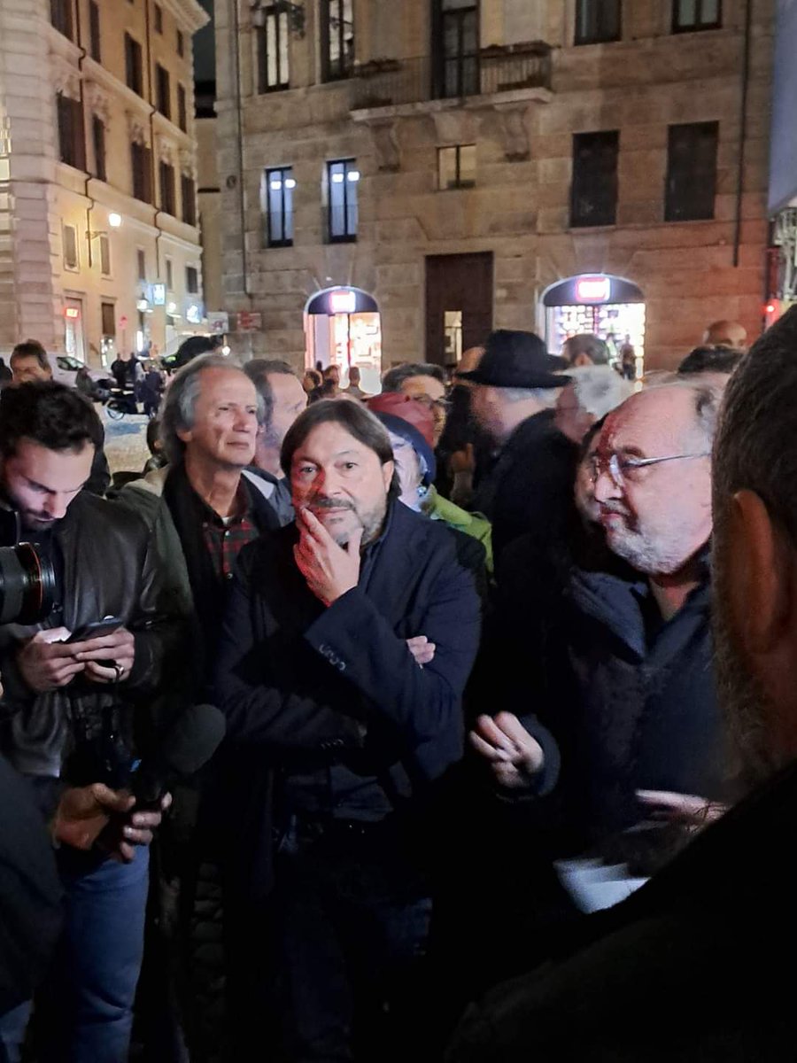 Gli antimafiosi, le persone perbene e oneste son tutte con te! #SigfridoRanucci ❤️ #Report #giornalismodinchiesta #Art21 #CostituzioneItaliana