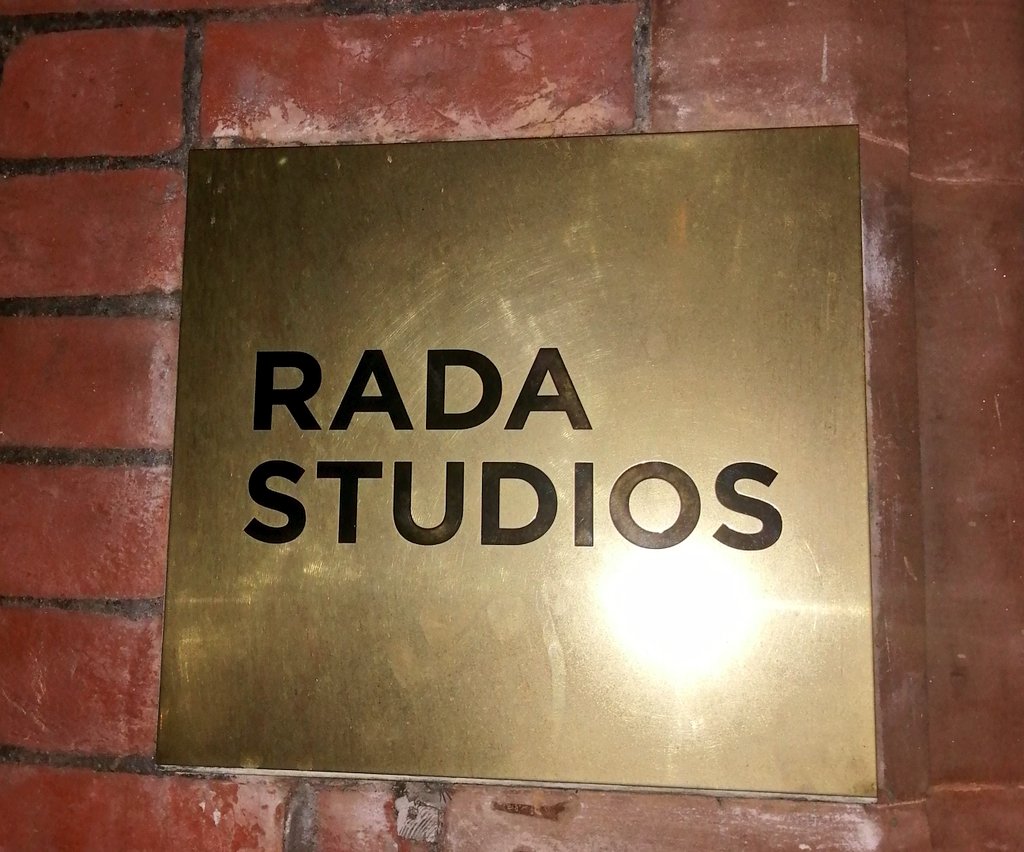 Thank you @RADA_London for an excellent day honing our skills to communicate and lead with impact. Wonderfully supportive #NIHRSRL group 🙂 @dolan_evelyn @hewalthall @nicmanning2 @maryalv52 @cathy_henshall