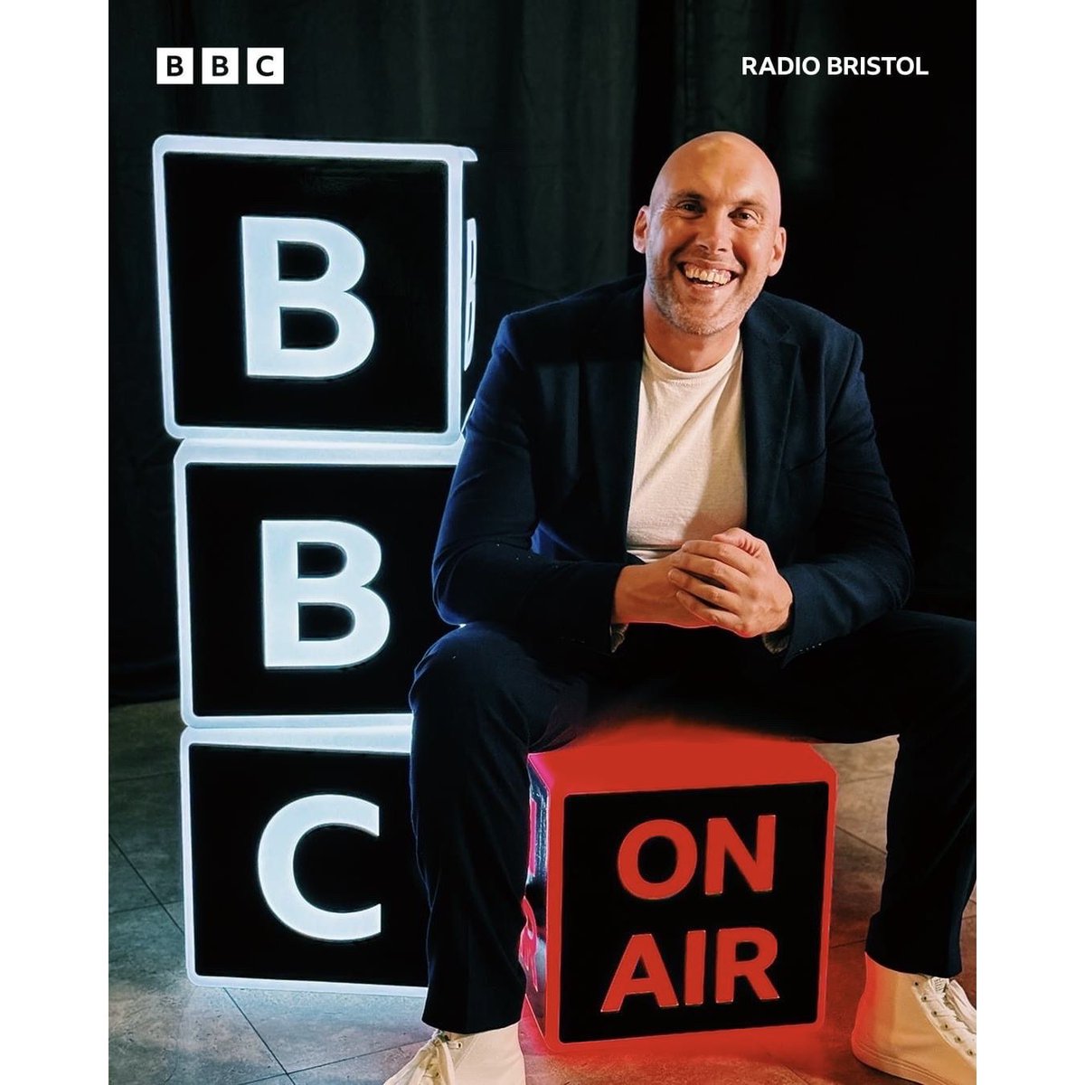 Tomorrow BBC Radio Bristol Presenter Joe Sims switches on our Magical Clifton Christmas Lights! ✨🎄 Get into the Festive Spirit with: 🌟Community Carol Singing from 6pm ✨ 🌟Free Samples of Mulled Sangria and Hot Chocolates curtesy of @bar44bristol 🍷 And more!
