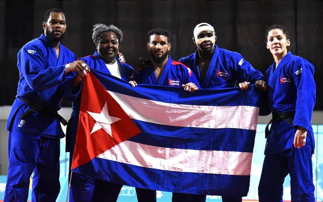La Isla vibró con el coraje de sus deportistas, no solo porque triunfaron, sino por cómo lo hicieron, pareciéndose a un país que no se rinde, que resiste y crea, e inspirado en ellos vence. #CubaViveyVence #AnapCuba <a href="/OsmaniPerez18/">Osmani Pérez Márquez</a> <a href="/RafaelAnap/">Rafael Santiesteban Pozo</a>
