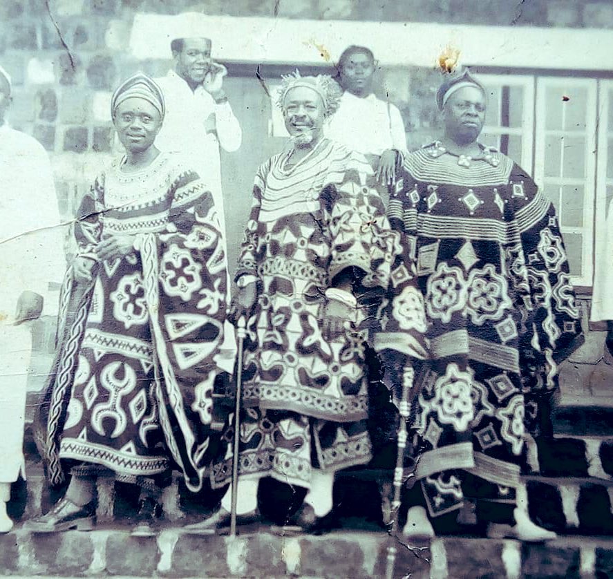 HISTORY EDITION of #ToghuTuesdays

Until recently, only notables and Fons (Kings) wore the #Toghu Regalia.
These Fons captured here are from #Ngemba, #Moghamo, #Bamileke, #Kom, etc. 

#Graffi is ROYALTY 🤴🏾👸🏾 

#Bamenda #Bamileke #Bamoun #Widikum #Tikar #Grassfields #Ndop