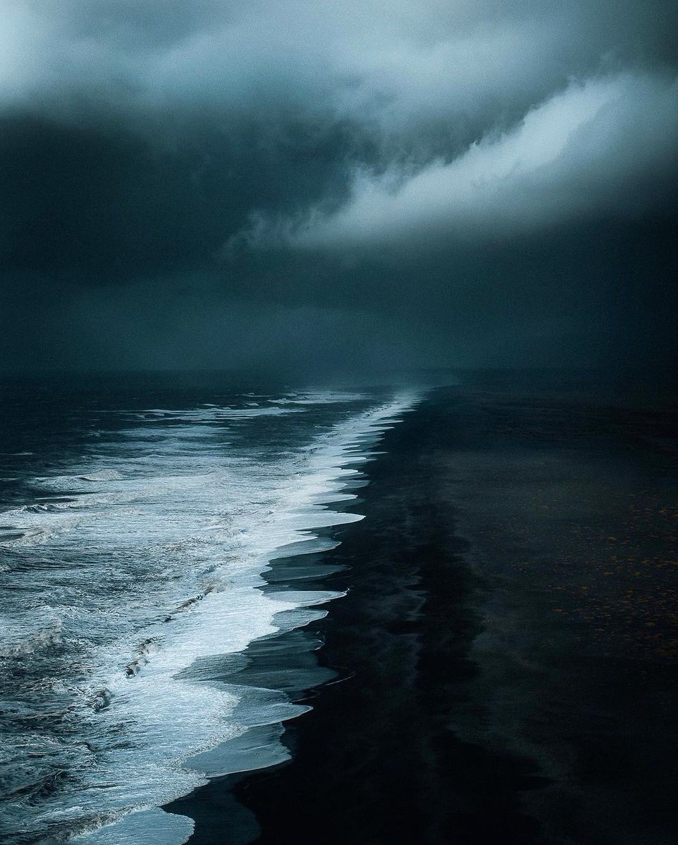 earthcurated's tweet photo. Stormy conditions on the coast of Iceland. https://t.co/dkkMyPhsiU