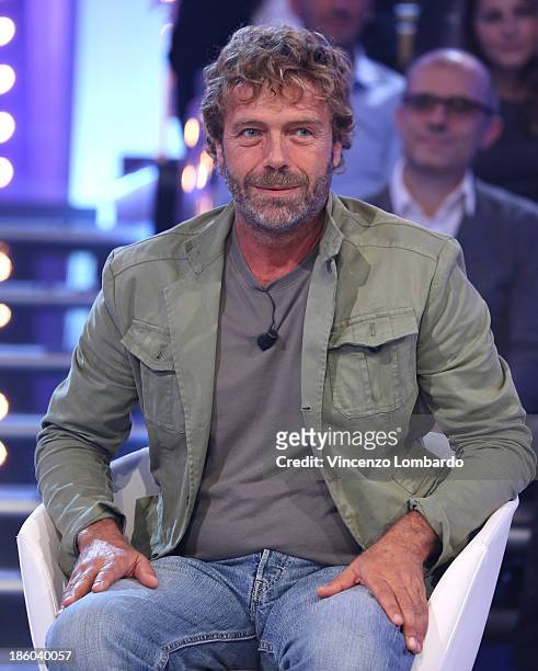 barbaravitali2's tweet photo. Buon Compleanno #MassimoCiavarro 7 Novembre 1957 #SaporeDiMare #Chewingum #YesterdayVacanzeAlMare https://t.co/GHou3uCHnK