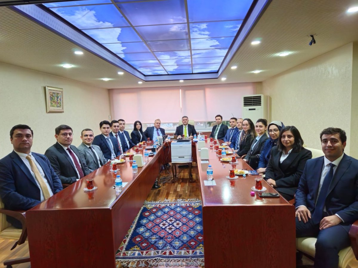 Muhasebat Kontrolörleri Başkanımız sayın Mustafa KILIÇASLAN, Değerli üstadlarım ve çalışma arkadaşlarımla birlikte Milli Piyango İdaresi Genel Müdürü sayın Ekrem CANDAN'ı makamında ziyaret ettik...