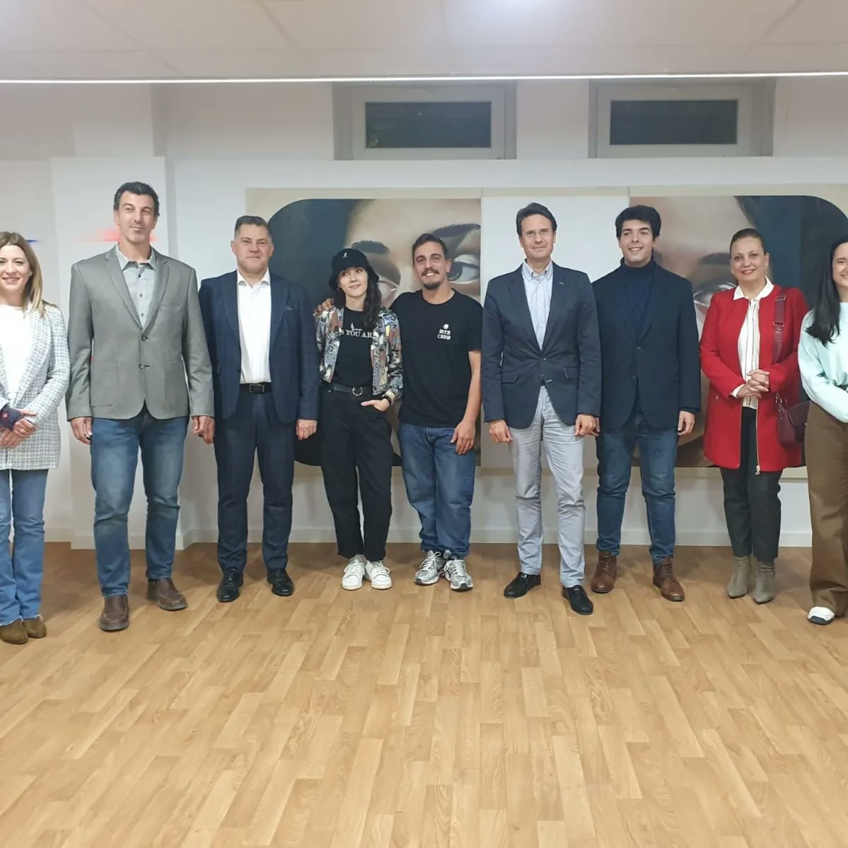 AytMolinaSegura's tweet photo. Esta tarde ha tenido lugar, en el Espacio de Creación Artística Joven, #ECAJ, el acto de inauguración de la exposición 'Azul Profundo', de Amado Rodríguez, organizada por la @juventudmolina @AytMolinaSegura. Han asistido el alcalde de la localidad, @jangelalfonso,... https://t.co/7f2juAUgJN