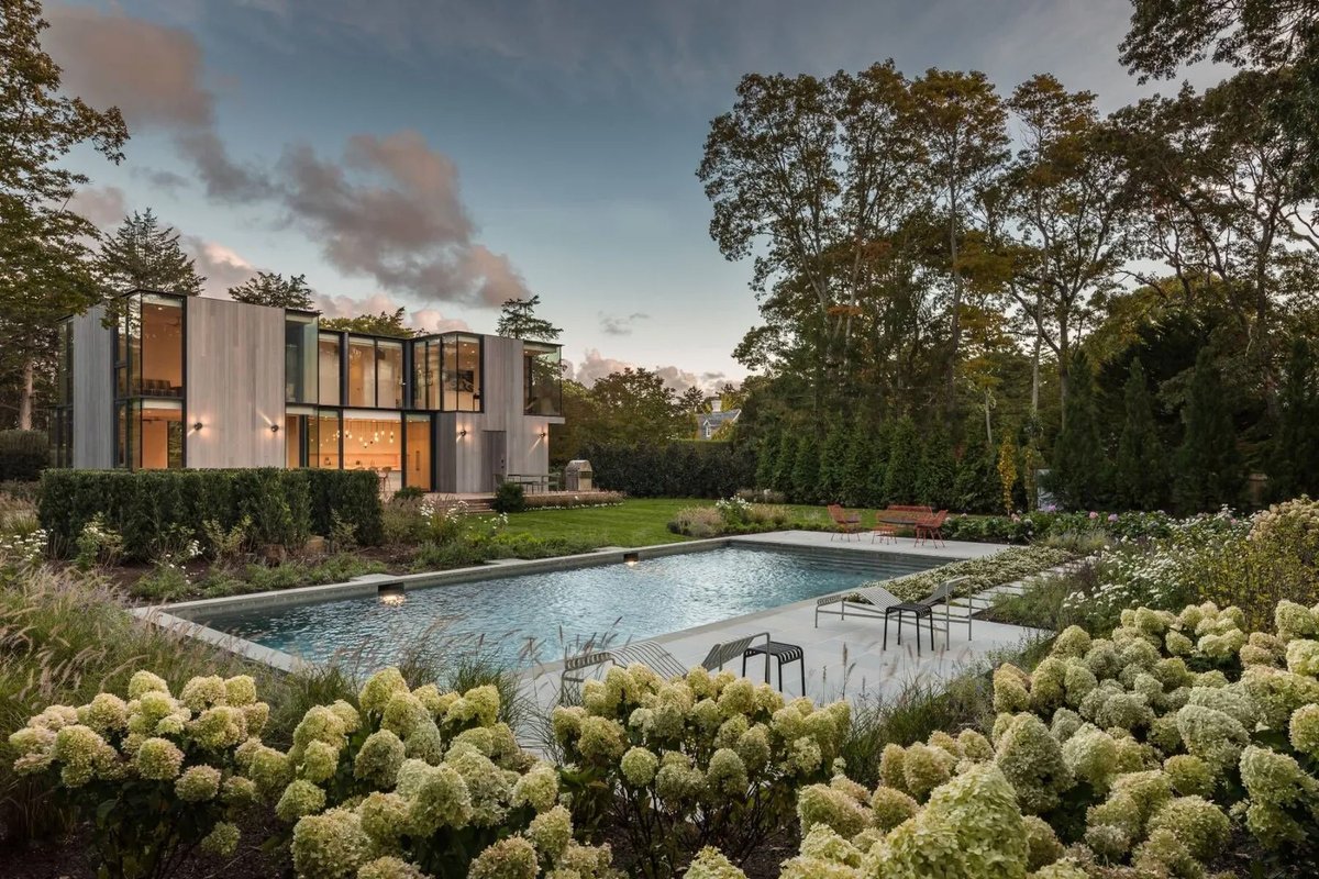 puertoricosir's tweet photo. Inside a Modern Hideaway in East Hampton https://t.co/sXl4qGHzba https://t.co/y009dbF22r