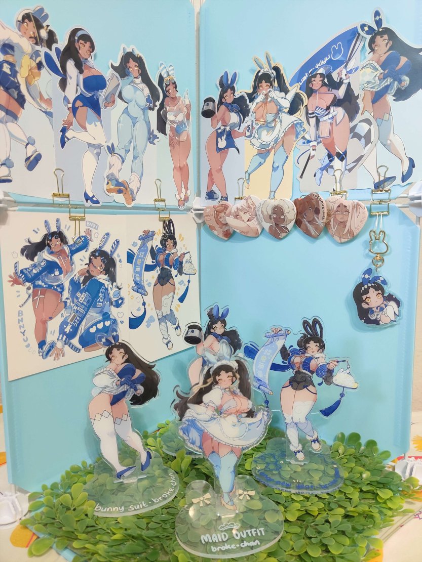 hello! i will be at <a href="/animeexpochibi/">anime expo chibi</a>  this weekend 11/11-11/12/2023
my keychains i ordered in august never arrived so i dont have a lot of stuff 😭