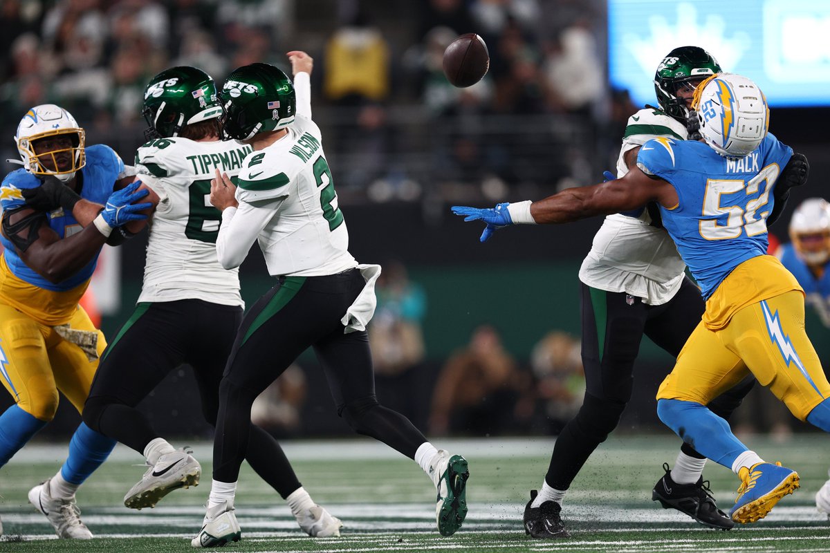 1045TheTeam's tweet photo. (11/7): Today on 'The Drive with @CharlieVoelker and @danbahl':

-@njdotcom's @andy_vasquez on the Jets at 3:45
-@FOXSports' @DeeshaThosar on the Mets and the Yankees at 5:15
-@SienaMBB's @CoachCarm at 5:45
-Tickets to see @HootieTweets 
-Plus Brian Cashman, Josh McDaniels + more https://t.co/2Iz6SuCdyK