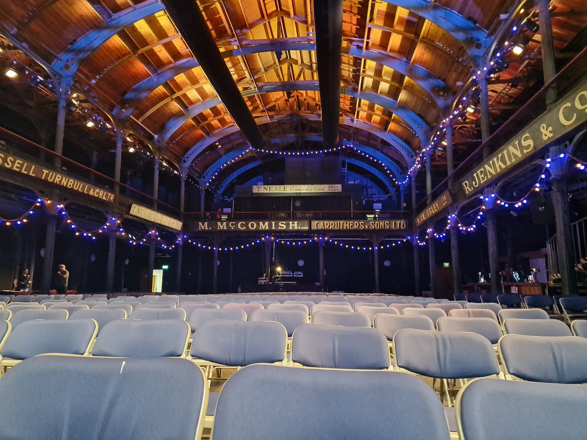 So I just met David Duchovny 😮 or did I.....? Went that quick I'm not entirely sure 😆

Old Fruitmarket is a cracking venue though <a href="/glasgowlife/">Glasgow Life</a>