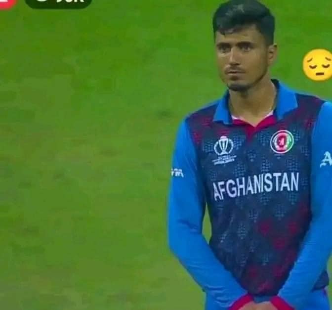 RSVipan's tweet photo. What must be going through the mind of him. Even easy catches get dropped in cricket. Still there was a lot of World Cup pressure here. It happens 💔 STAY STRONG, HARD LUCK!

#AUSvsAFG https://t.co/8cbp8Dwf8d