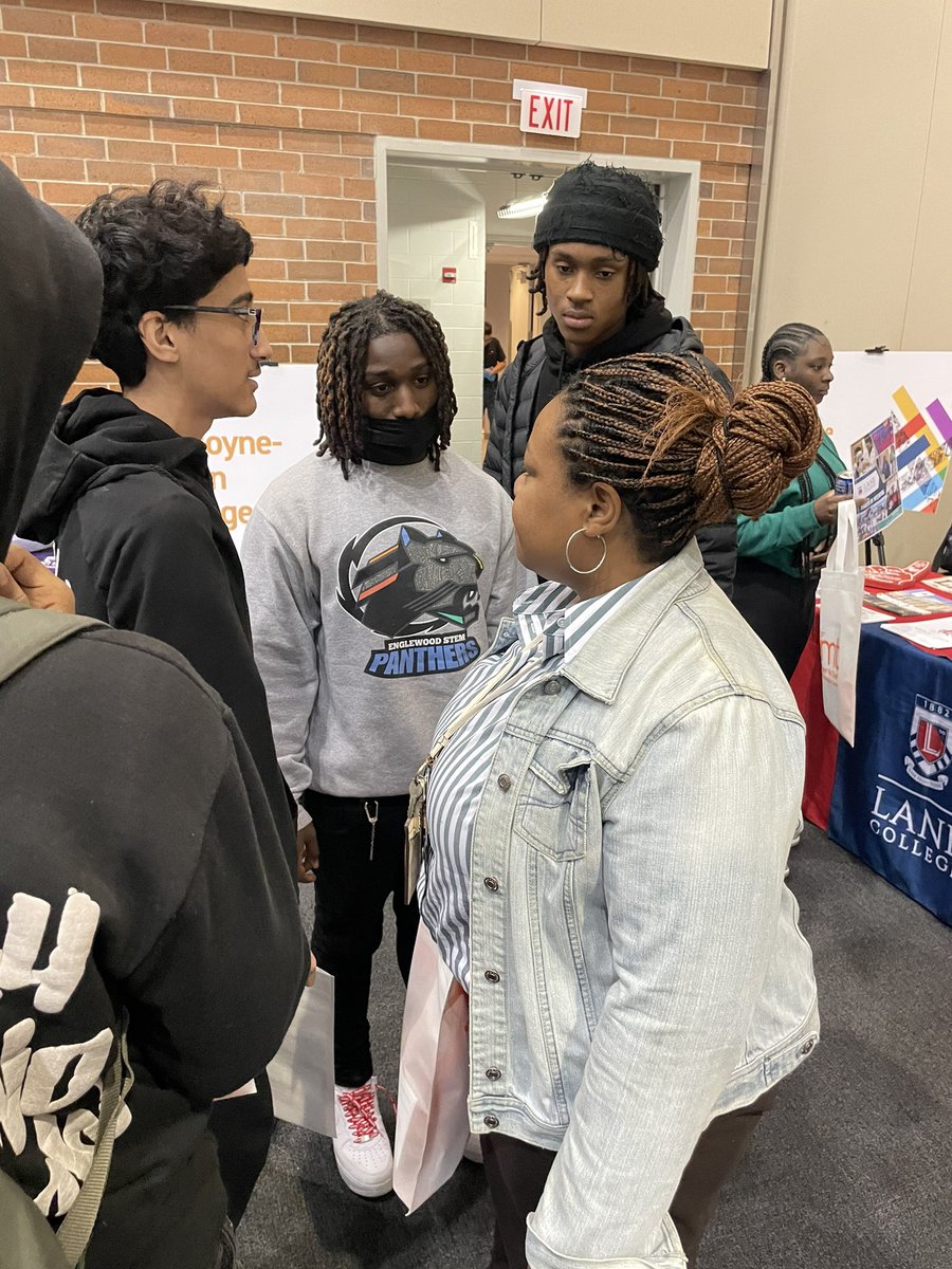 Happening Right Now….Panthers at the UNCF Empower Me Tour. The class of 2024 continues to receive acceptance letters and scholarships! All while having fun networking with @PedroCPSCEO @HougardMegan @ChiPubSchools @CPSNetwork16 #PantherStrong #TheBestAreWithCPS