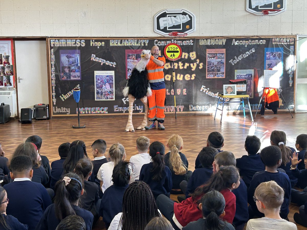 Year3Chantry's tweet photo. What a morning year 3 had today! We were joined by @daveallenmagic to deliver his incredible show on road safety. The children (and adults) thoroughly enjoyed it - lots of laughter and learning 🪄 🚦 https://t.co/b9kN5kP48U