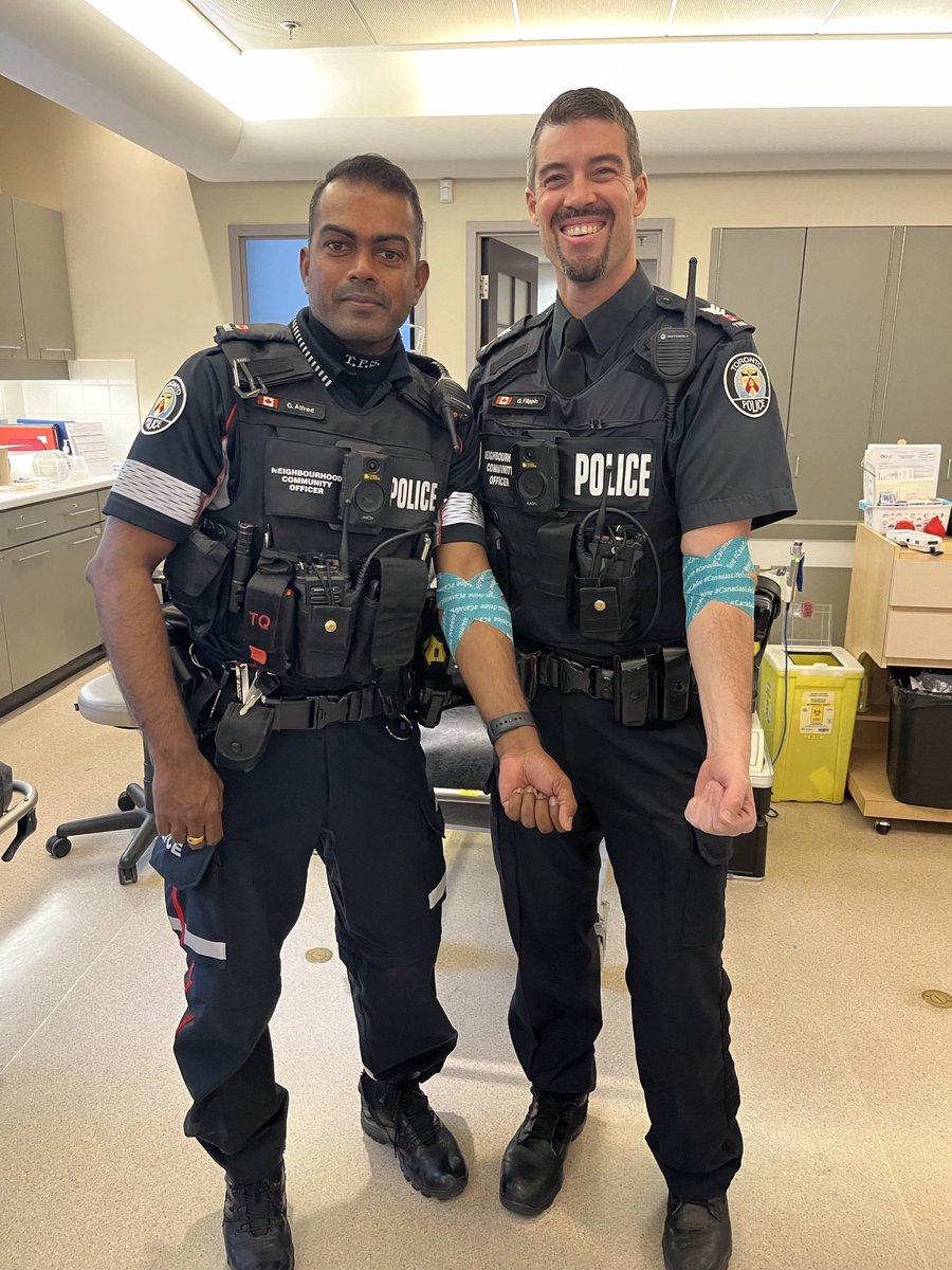 Yesterday, @TpaGrande joined @StarWarsCop, civilian & uniformed members from @TorontoPolice and former YIPI to give the gift of life through blood donation. Thank you to our members for going above & beyond to continue to support our communities. #TPAProud @CanadasLifeline