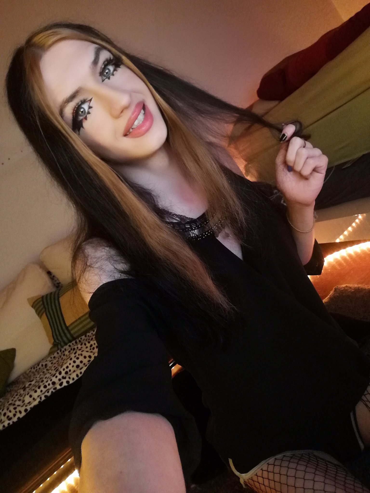 Luna Leporem 🖤♠️🖤 on X: Tonight at your house? 🥵🔥🖤 I already can't  wait for tonight's streams! 🙏🏻😍🖤 #bbc #gamergirl #game #model #meme  #zerotwo #sissy #femboy #egirl #trans #goth #gothgirl #nofilter #cute #