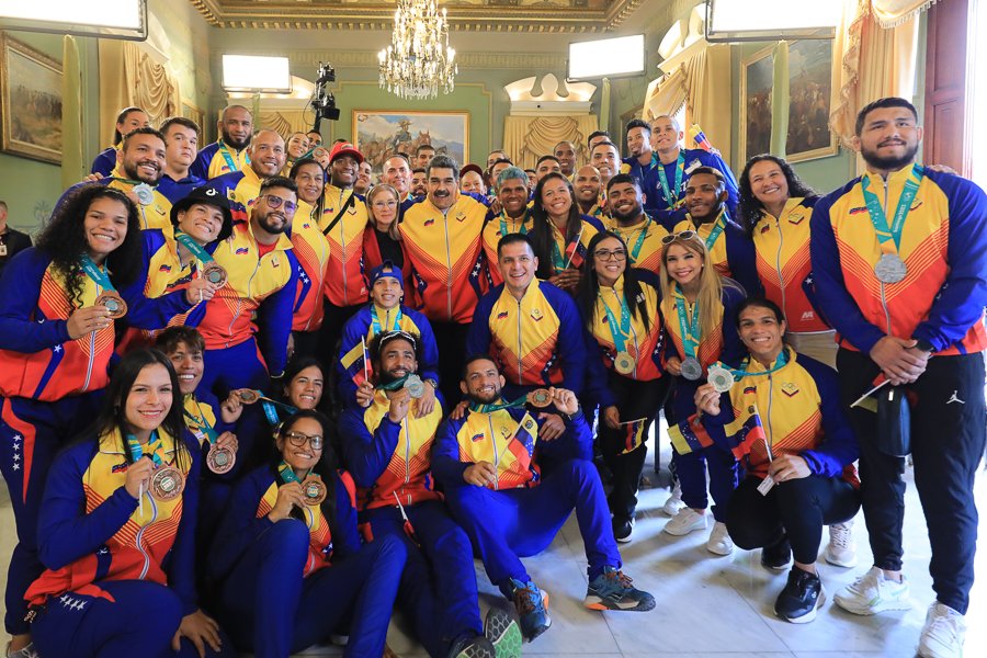 Es satisfactorio la cantidad de medallas que han obtenido nuestros atletas, una estrella de Oro, por cada estrella de la bandera. Ustedes son el futuro del deporte venezolano y gracias a su compromiso han alcanzado niveles muy altos para representar con orgullo a nuestra patria.