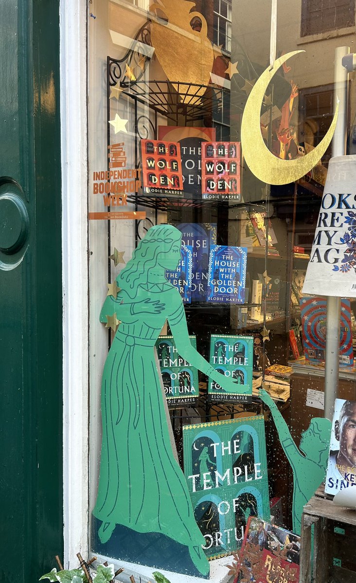Super excited to have our little piece of Pompeii in the window @Therabbits21 ready for the release of #templeoffortuna by @ElodieITV - I’ve been waiting for this for so long!!!! @HoZ_Books