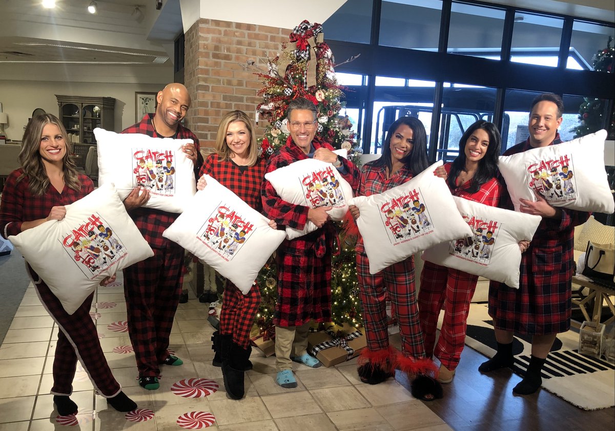 CATCHCHARITY's tweet image. Had so much fun with the Morning Team at @Local4News as they decorated their tree for @GardnerWhite Furniture's Twinkle Town! We are honored to be Local 4's selected charity!  Join us for the free #gwtwinkletown kickoff party: twinkletowngw2023.eventbrite.com