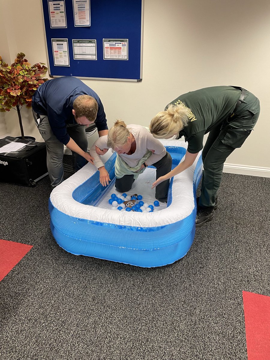 damow67's tweet photo. 2nd day facilitating collaborative maternity scenarios with @NandW_LMNS @EastEnglandAmb &amp; @NARSBASICS clinicians great participation, so much shared learning along with a great faculty @KerrieWykes @vittoria_mollie @jogovier86 @WENDYMATTHEWS8 @LucyP1473 @iampaulgates https://t.co/P36xSqxfoM