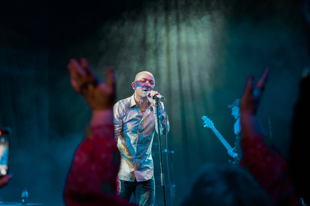 kennythomas_uk's tweet photo. Still reelin’ from how amazing the crowds have been so far on this sold out tour. Phone lights came out for the deep cuts including ‘Girlfriend’ which we’ve never played live. Lucky to have these songs you all love &amp; to have you all as fans. 

HIM Tour 🎟️ https://t.co/uaQRGy5vqa https://t.co/1ZxBYjUzbK
