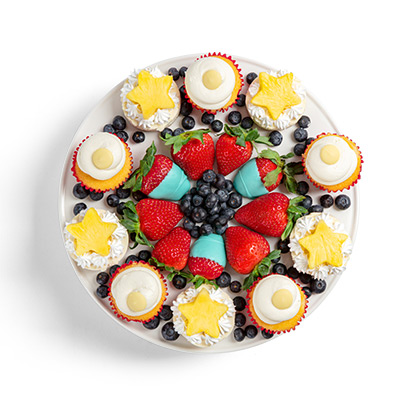 HendersonEdible's tweet photo. Patriotic Platter -Product Code: 8563 Celebrate the land of the sweet and the home of the crave with this patriotic platter. Between the vanilla cupcakes, pineapple star topped cheesecakes, and blue chocolate dipped strawberries. Order NOW, call Us at 702 434 8334.   #Veteransday https://t.co/Fq5MjvcjSQ