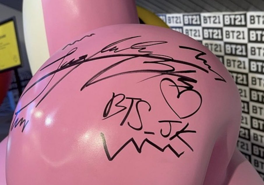 sugarbabykoo's tweet photo. jungkookie visited the bt21 store in new york and signed cooky with lots of hearts 🥺💗 https://t.co/Tx36XkSbm6