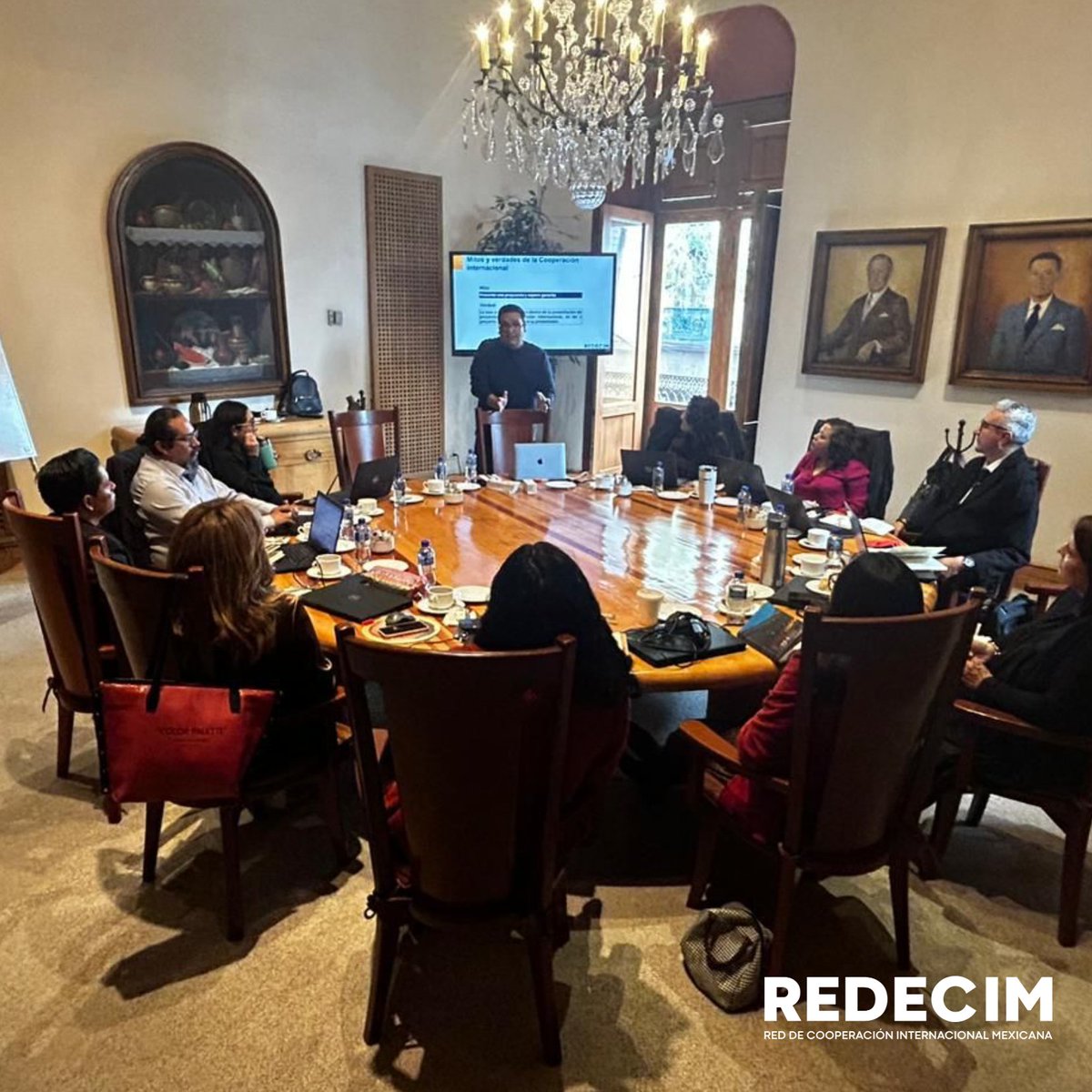 redecim's tweet photo. Los días 25 y 26 de octubre impartimos el Bootcamp de Acceso a la Cooperación Internacional al equipo de @FundacionQuiera
#redecim #impulsaelcambio #capacitacionosc #cooperacioninternacional https://t.co/H0IroZ0iW7